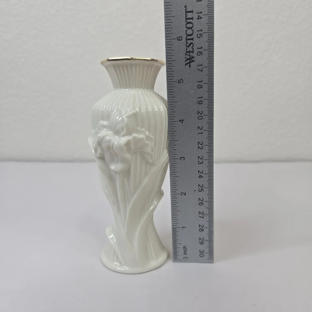 Lenox Iris Vintage Bud Vase Ivory Porcelain With 24K Gold Trim 3D Affect
